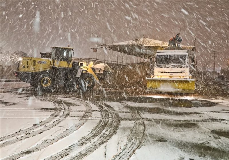 آمادهباش شهرداری اراک همزمان با بارش برف + عکس