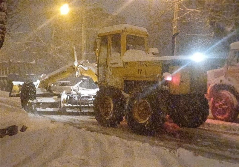 آمادهباش شهرداری اراک همزمان با بارش برف + عکس