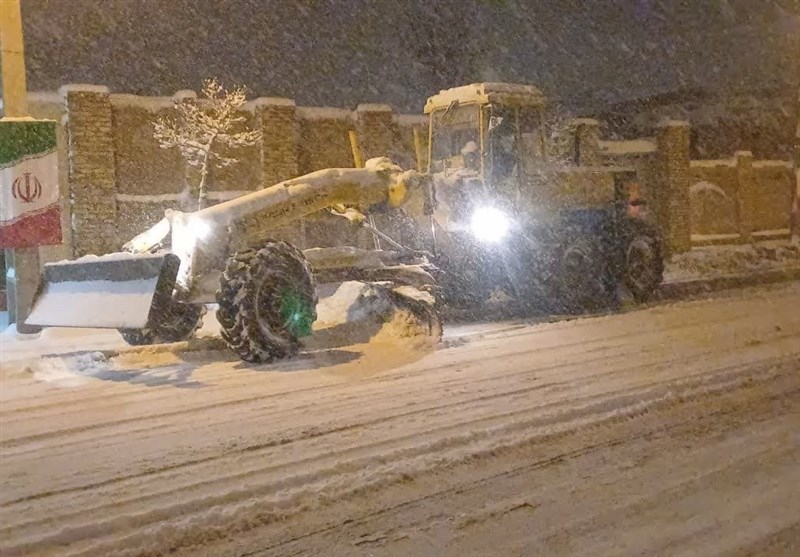 آمادهباش شهرداری اراک همزمان با بارش برف + عکس