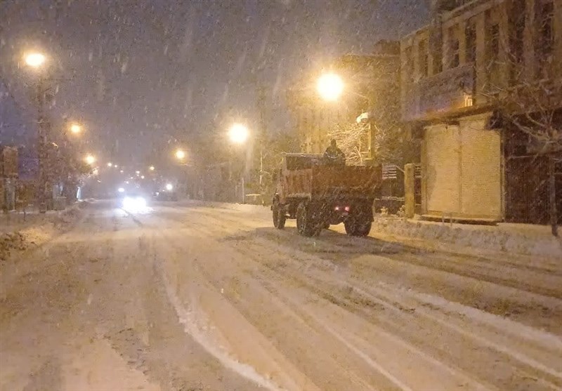 آمادهباش شهرداری اراک همزمان با بارش برف + عکس