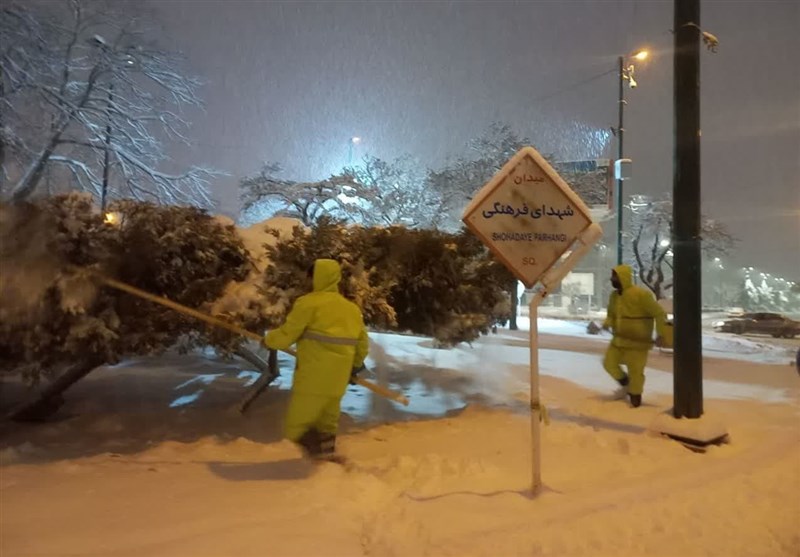 آمادهباش شهرداری اراک همزمان با بارش برف + عکس