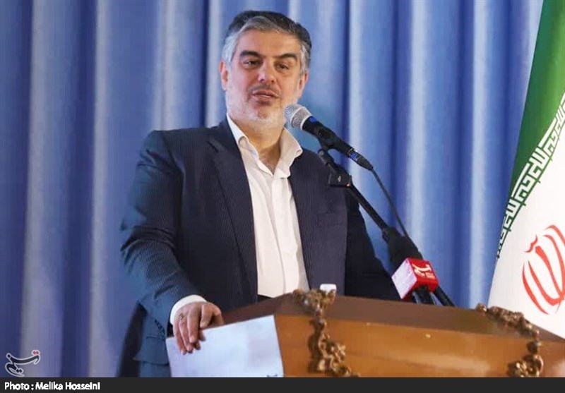 استاندار مرکزی: بر توسعه انرژیهای تجدیدپذیر تمرکز داریم