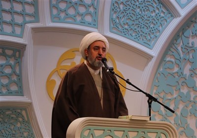 تلاوت قرآن در منزل فضای خانواده را ملکوتی و معنوی میکند