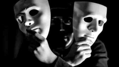 تناقضات مخالفین و منتقدان امامین انقلاب در چیست؟