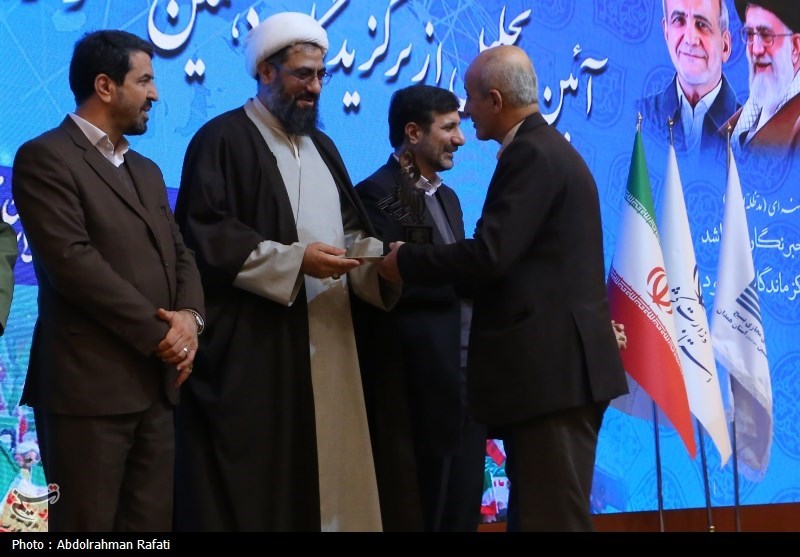 درخشش خبرنگار تسنیم در جشنواره رسانهای ابوذر همدان+تصویر