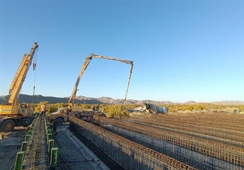 رکوردشکنی بتنریزی روزانه در پروژه راهآهن چابهار- زاهدان