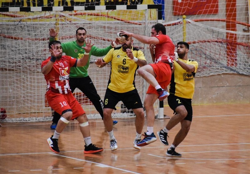 سپاهان پیروز دربی اصفهان/ گیتیپسند روی سکو نرفت