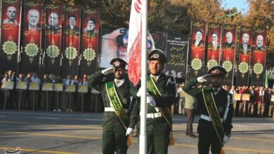 صبحگاه مشترک نیروهای نظامی و انتظامی در بندرماهشهر برگزار شد