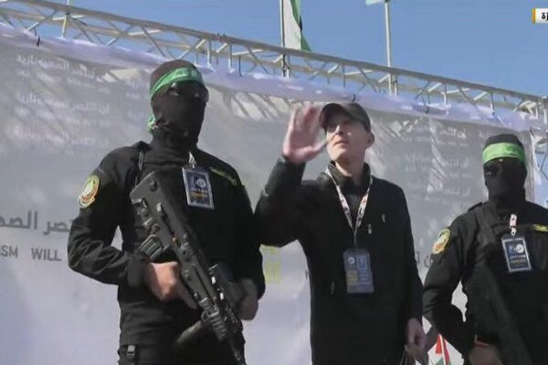 قسام سومین اسیر صهیونیست با تابعیت آمریکایی را تحویل داد + تصاویر