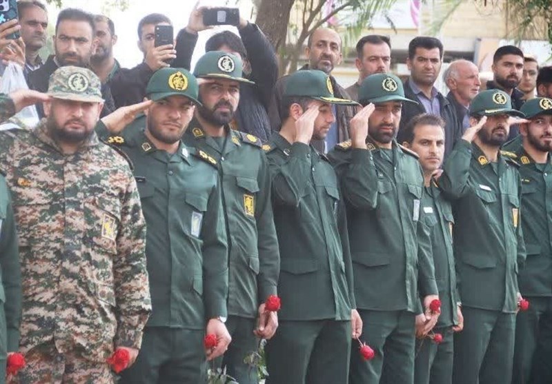 وداع باشکوه مردم گتوند با پیکر شهید بهرام پنجه ورزیدن