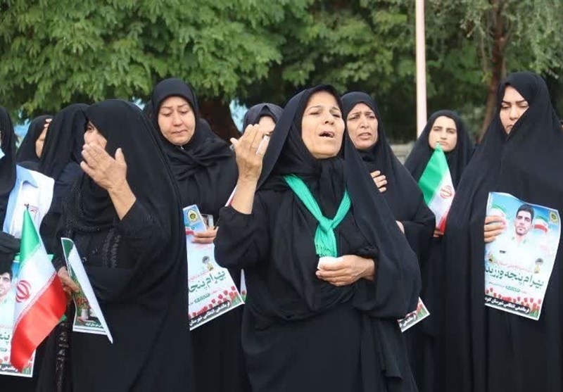 وداع باشکوه مردم گتوند با پیکر شهید بهرام پنجه ورزیدن