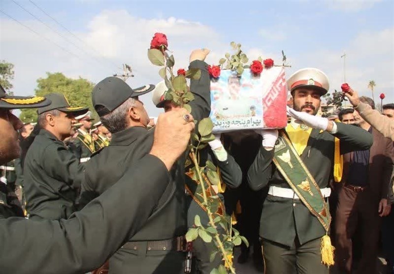 وداع باشکوه مردم گتوند با پیکر شهید بهرام پنجه ورزیدن