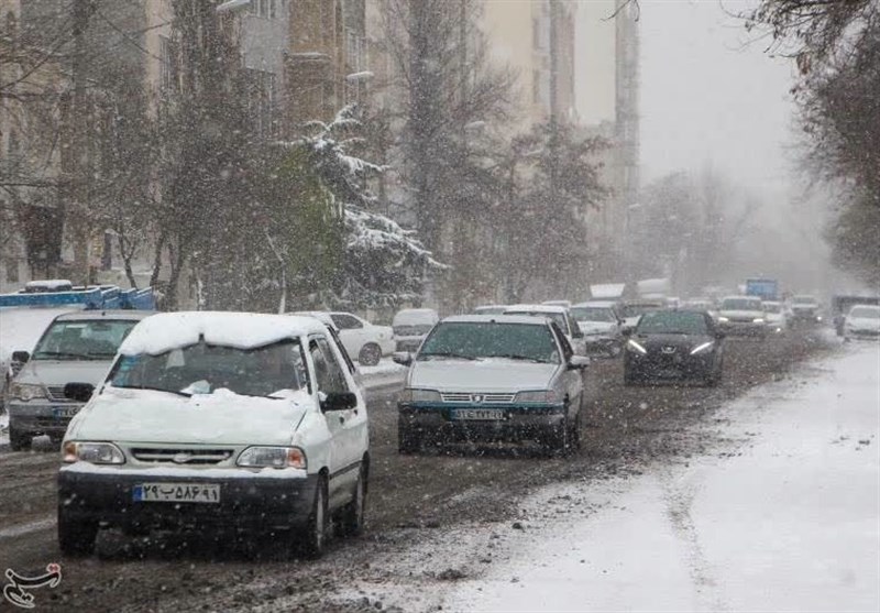 پایان عملیات برفروبی در معابر اصلی کرمانشاه