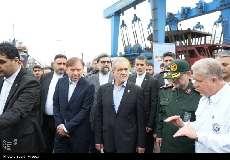 پزشکیان به کشتیسازی رفت/ 10 شناور به آب انداخته شد+ تصاویر