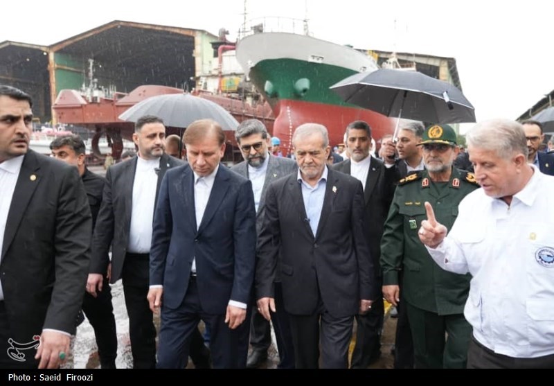 پزشکیان به کشتیسازی رفت/ 10 شناور به آب انداخته شد+ تصاویر