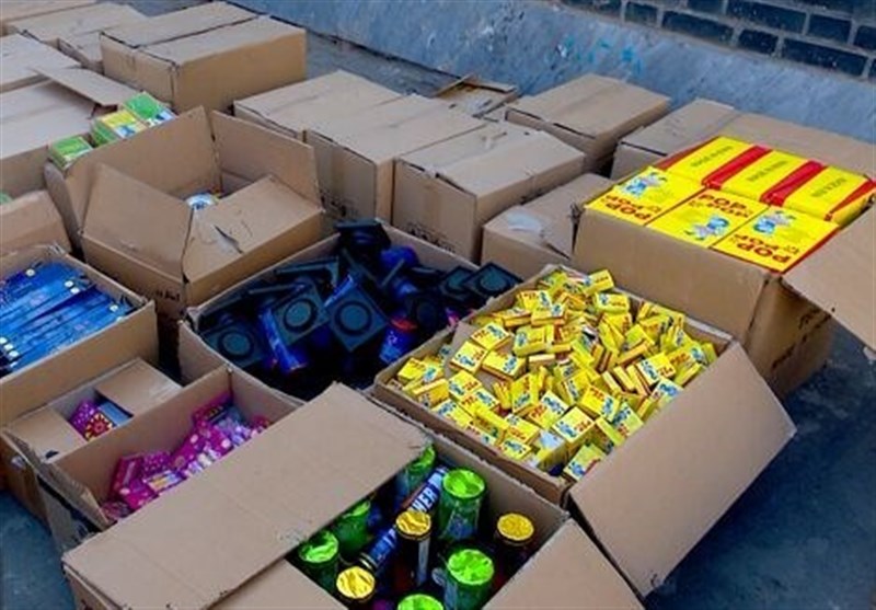 کشف و ضبط 20هزار عدد مواد محترقه غیرمجاز در کاشان