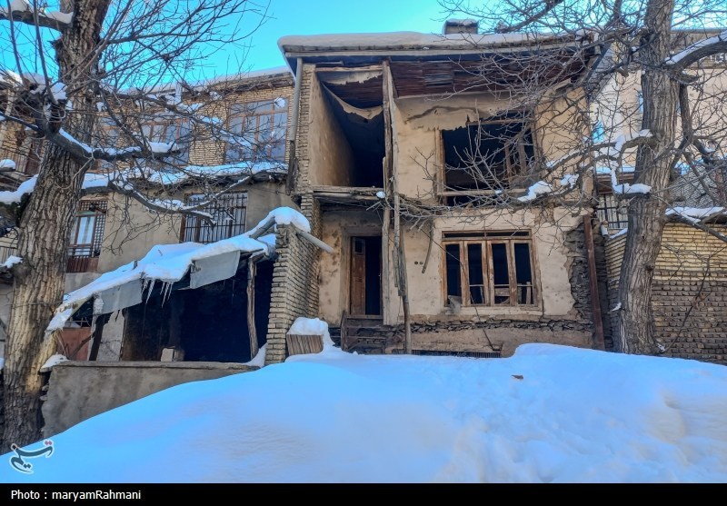 ایستادگی برقبانان کردستان در دل سرما و بوران/قطعی برق 250 روستا/شکستن 300 تیربرق / اخبار کردستان - اخبار استانها