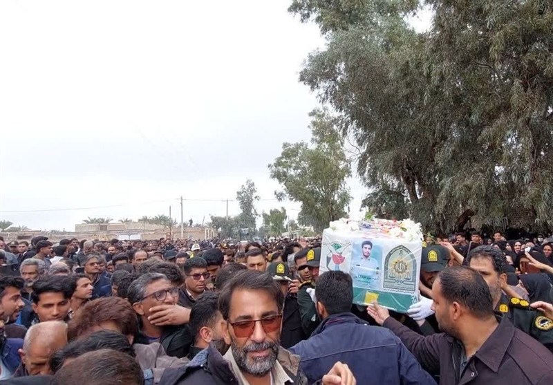 بدرقه آخر خادم امنیت در فهرج؛ شهید سعید هادیپور در زادگاهش آرام گرفت / اخبار کرمان - اخبار استانها