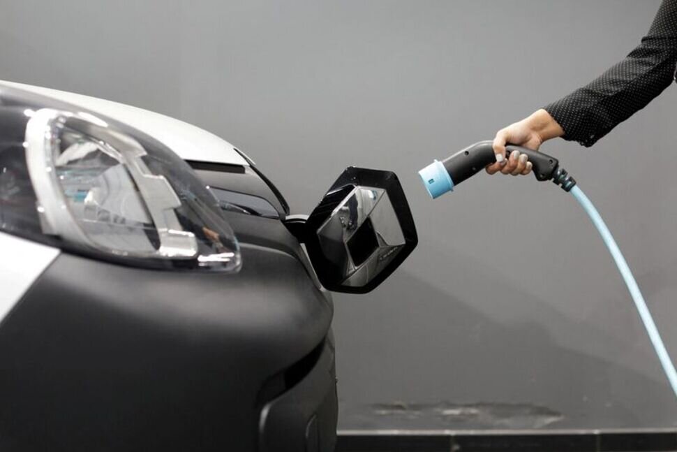 تغییر رویکرد اروپا در صنعت خودرو: تداوم تولید خودروهای احتراقی تا سال 2035 / خودرو برقی , خودرو احتراقی , اروپا , صنعت خودرو , تعرفه