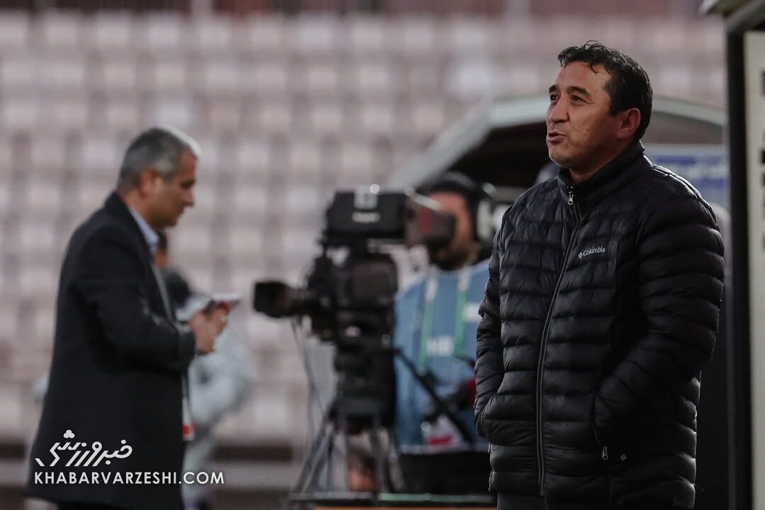 خداداد عزیزی از مشکل گلزنی تراکتور ابراز نگرانی کرد و به برخوردهای دوگانه فدراسیون اعتراض داشت / تراکتور , خداداد عزیزی , لیگ برتر , ملوان , فدراسیون فوتبال