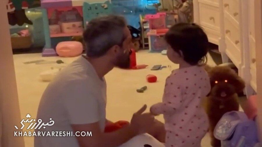 دختر سردار آزمون در کنار سعید معروف در زمین بازی حضور یافت / سردار آزمون , سعید معروف , فوتبال ایران , والیبال ایران , ورزشکاران ایرانی