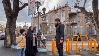 اهدا گل رز و تقدیم پیام مهر و تکریم به مادران با حضور تکاوران فاتحین سپاه تبریز در سطح شهر + تصاویر / اخبار آذربایجان شرقی - اخبار استانها