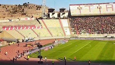 تشویق پرشور بیرانوند توسط هواداران پیش از شروع مسابقه / علیرضا بیرانوند , تشویق هواداران , دروازهبان , تیم ملی , فوتبال