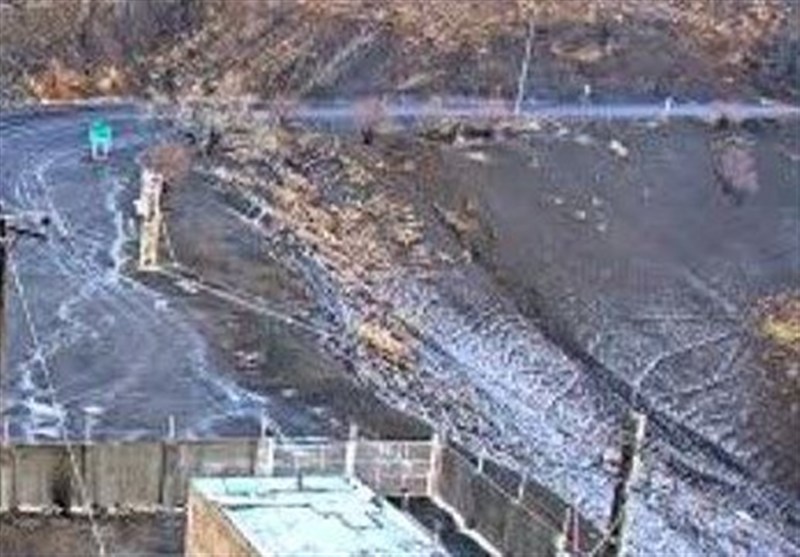 بارش برف پاییزی در استان مرکزی/ جاده های استان مرکزی لغزنده است / اخبار مرکزی - اخبار استانها