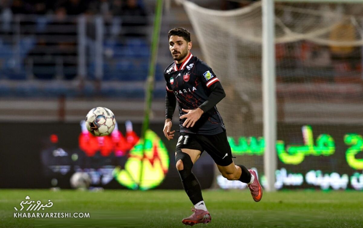 محمد عمری در پست وینگر راست محدود میشود / محمد عمری , پرسپولیس , وینگر راست , فوتبال ایران , عملکرد بازیکن