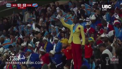 بازیکن کنگویی با ژست نمادین پاتریس لومومبا در دیدار مقابل سنگال حاضر شد / فوتبال , کنگو , سنگال , پاتریس لومومبا , تیم ملی