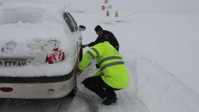 کمکرسانی به 13خودرو گرفتار در جادههای کاشان/استفاده 270تن شن و نمک / اخبار کاشان - اخبار استانها