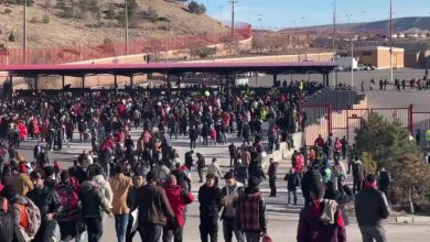 استقبال پرشور هواداران از دیدار تراکتور و پرسپولیس در جام حذفی / تراکتور , پرسپولیس , جام حذفی , ورزشگاه یادگار امام , هواداران