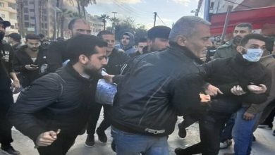 حمله خشونتآمیز نیروهای جولانی به معترضان در شهرهای مختلف سوریه / سوریه , اعتراضات , نیروهای جولانی , لاذقیه , حمص