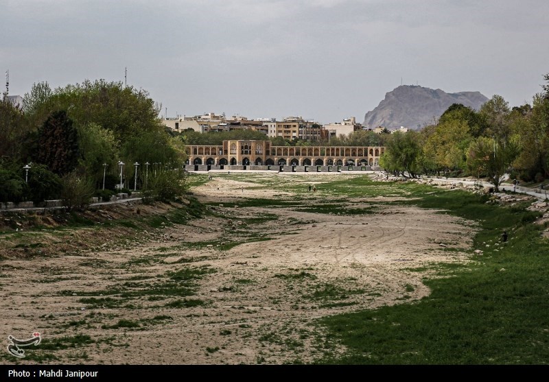 چرا خاکهای درجه یک حاشیه زایندهرود در حال نابودی هستند؟ / اخبار اصفهان - اخبار استانها