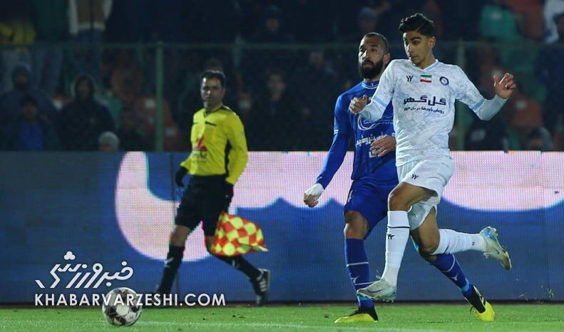 گل گهر در نیمه اول با گل پوریا شهرآبادی از استقلال پیش افتاد / گل گهر , استقلال , پوریا شهرآبادی , لیگ برتر , فوتبال ایران