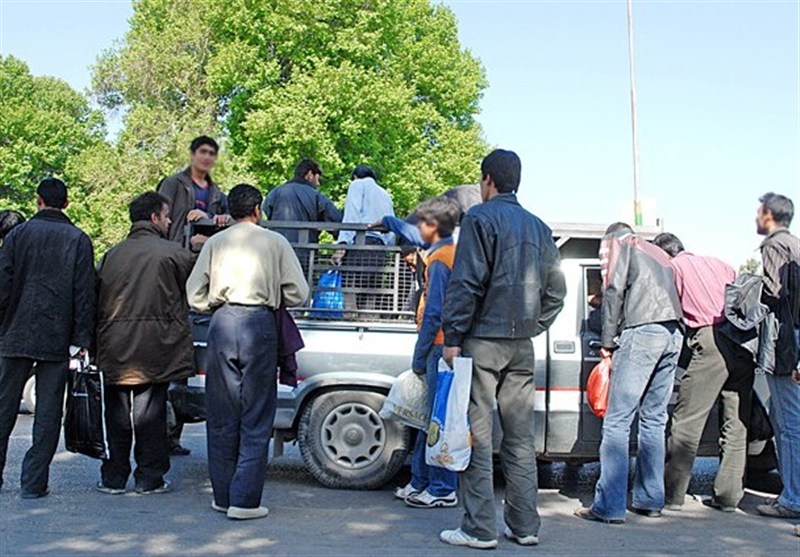 بلاتکلیفی کارگران در سرمای زمستان/ انتظار در چهارراه باسکول برای لقمهای نان حلال! / اخبار خراسان شمالی - اخبار استانها