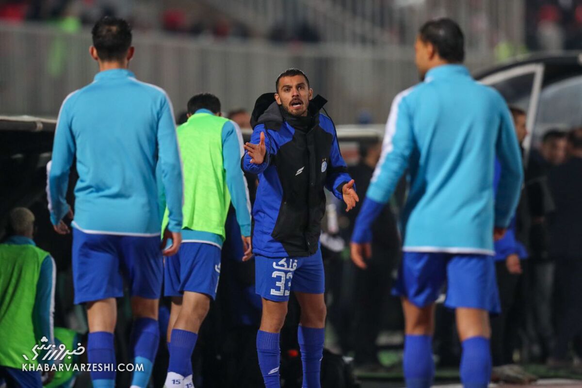 درگیری هواداران استقلال پیش از بازی با گلگهر بر سر جلالی و ساپینتو / استقلال , گل گهر سیرجان , ابوالفضل جلالی , ریکاردو ساپینتو , درگیری هواداران