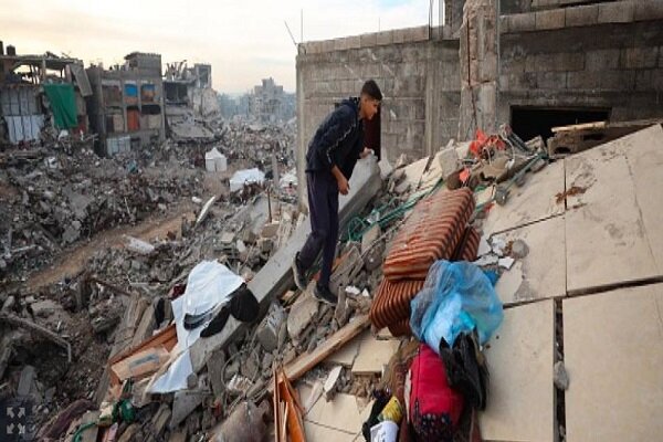 کشف پیکر ۲۵ شهید فلسطینی از زیر آوارهای خانونس توسط تیمهای دفاع مدنی غزه / فلسطین , غزه , نسلکشی , رژیم صهیونیستی , دفاع مدنی