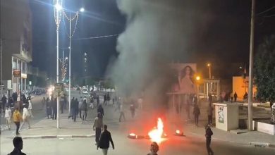 اعتراضات در تونس ادامه دارد: معترضان خواستار آزادی زندانیان سیاسی شدند / تونس , اعتراضات , قیس سعید , حقوق بشر , آزادی بیان