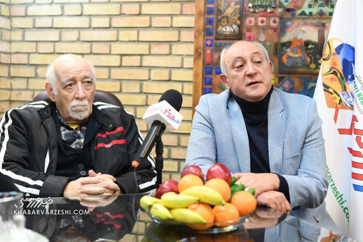 دیدار چهرههای فوتبال و رسانه با اردشیر لارودی در آستانه شب یلدا / اردشیر لارودی , فوتبال ایران , پیشکسوتان فوتبال , دیدار , شب یلدا