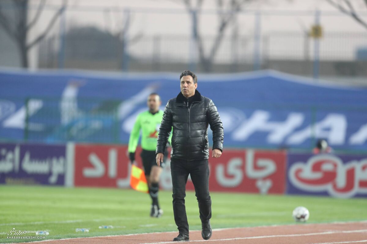 اعتراض هواداران استقلال به تاکتیک وقتلفکنی گلگهر در دیدار تاخیری / استقلال , گلگهر , لیگ برتر , مهدی تارتار , وقتتلفکنی