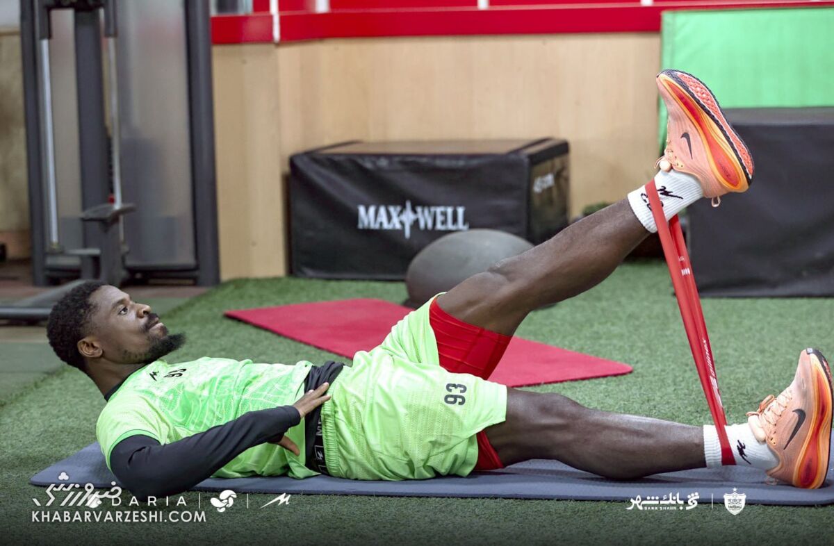 مصدومیت دوباره سرژ اوریه؛ مدافع ساحل عاجی بازی با آلومینیوم و تراکتور را از دست داد / سرژ اوریه , پرسپولیس , مصدومیت , نقل و انتقالات , لیگ برتر