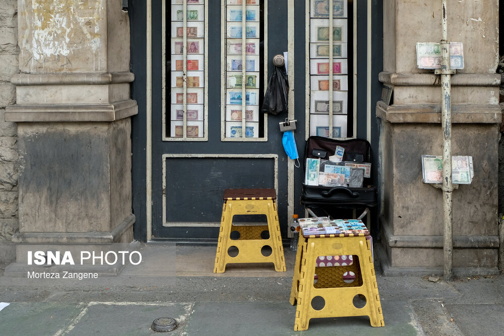 سقوط قیمت دلار در بازار تهران پس از افزایش بیسابقه / دلار , بازار ارز , قیمت ارز , اقتصاد ایران , نرخ ارز