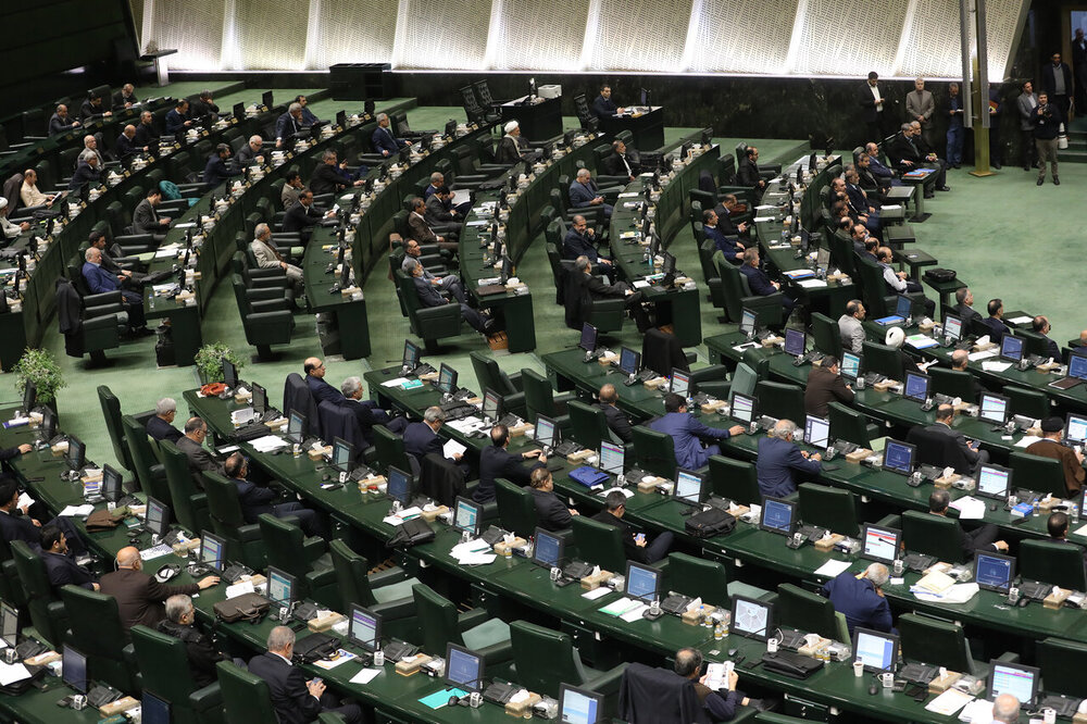 اعلام تذکرات نمایندگان مجلس به رئیسجمهور و وزرا درباره مسائل مختلف / نمایندگان مجلس , تذکر , مسعود پزشکیان , نیروهای شرکتی , اقتصاد