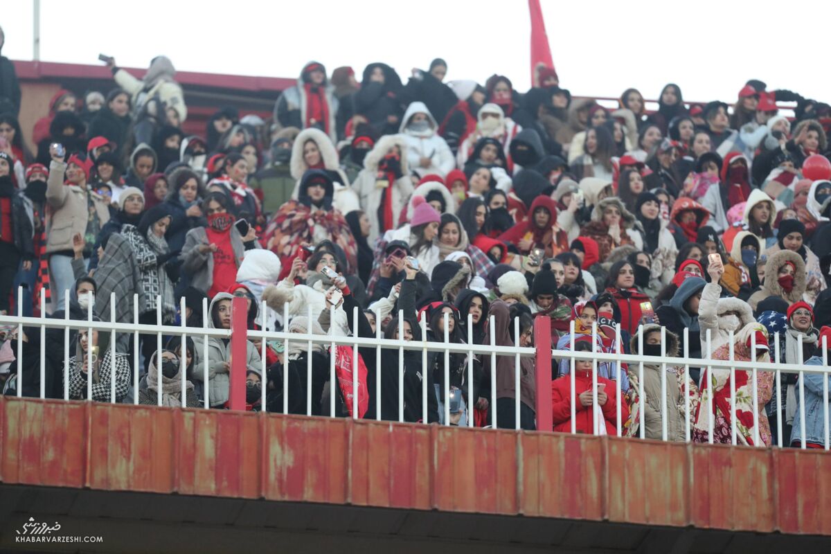 شعار زننده هواداران تراکتور علیه پرسپولیسیها قبل از بازی جام حذفی / تراکتور , پرسپولیس , جام حذفی , شعار , هواداران