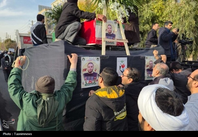 شهید مدافع امنیت در قم تشییع شد/ تدفین در جوار امامزاده احمدبن قاسم(ع) / اخبار قم - اخبار استانها