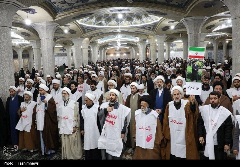 اجتماع پرشور حوزویان در دفاع از قرآن و ولایت در قم+ تصویر / اخبار قم - اخبار استانها