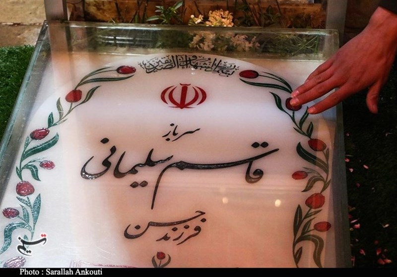 ادای احترام جانشین کل سپاه به مقام شهید سلیمانی در گلزار شهدای کرمان / اخبار کرمان - اخبار استانها