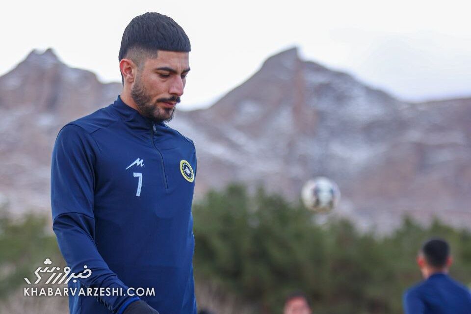 نویدکیا از حضور لیموچی در دیدار معوقه سپاهان مقابل استقلال صرفنظر کرد / سپاهان , مهدی لیموچی , محرم نویدکیا , لیگ برتر , استقلال