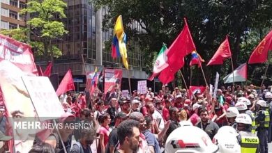 زلزله همبستگی در حیاط خلوت آمریکا با شعارهای «زنده باد خامنهای»+ فیلم / زلزله همبستگی در حیاط خلوت آمریکا، خیابانهای سائوپائولو در برزیل را با فریادهای «زنده باد خامنهای» ، «زنده باد ایران» و «زنده باد سلیمانی» به لرزه درآورد.